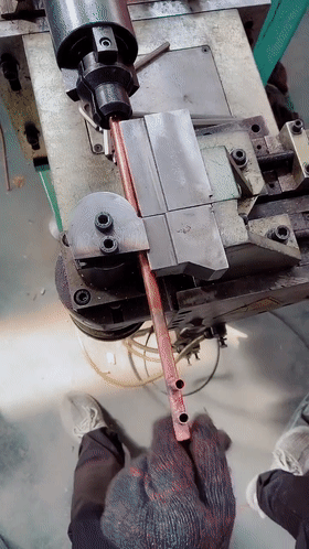 马桶堵了如何吸出来?34个机械原理、设计动画来了1、马桶疏通器原理:2、高频变压器绕组自动化生产:3、伺服电缸高负载、大推力、高精度、易维护,应用广泛:4、小型土豆收获机:5、郎酒瓶子制作工艺:6、陶瓷杯自动化生产:7、液压奶酪切割机:8、自动化摊煎饼:9、蔬菜丸子制作过程:10、自动化包子机:11、万能清扫器:12、快速部署战场铁丝网防御线:13、手持式自动螺丝机:14、自由弯管机:15、滚动式捡果器:16、铜管折弯过程,谁知道为什么不瘪:17、自动化攻丝机:18、45度管接头滚牙:19、食品,第16张 马桶堵了如何吸出来?34个机械原理、设计动画来了1、马桶疏通器原理:2、高频变压器绕组自动化生产:3、伺服电缸高负载、大推力、高精度、易维护,应用广泛:4、小型土豆收获机:5、郎酒瓶子制作工艺:6、陶瓷杯自动化生产:7、液压奶酪切割机:8、自动化摊煎饼:9、蔬菜丸子制作过程:10、自动化包子机:11、万能清扫器:12、快速部署战场铁丝网防御线:13、手持式自动螺丝机:14、自由弯管机:15、滚动式捡果器:16、铜管折弯过程,谁知道为什么不瘪:17、自动化攻丝机:18、45度管接头滚牙:19、食品,马桶堵了如何吸出来?34个机械原理、设计动画来了,直观易懂,第16张