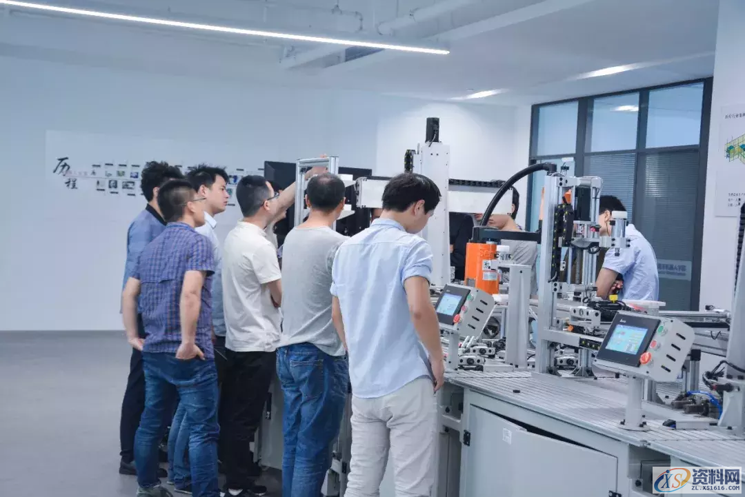 为什么模具厂的老板宁愿1万月薪招新人,也不愿意给月薪5000的老员工涨薪 ... ... ...为什么模具厂的老板宁愿1万月薪招新人,也不愿意给月薪5千的老员工涨薪,第1张 为什么模具厂的老板宁愿1万月薪招新人,也不愿意给月薪5000的老员工涨薪 ... ... ...为什么模具厂的老板宁愿1万月薪招新人,也不愿意给月薪5千的老员工涨薪,模具厂宁愿月薪1万招新人,却不愿给月薪5千的老员工涨薪,第1张