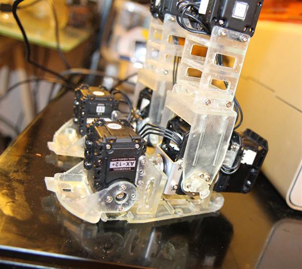 法国发明家3D打印模拟人类行为的双足机器人(图文教程),一个,打印,我们,第2张 法国发明家3D打印模拟人类行为的双足机器人(图文教程),法国发明家3D打印模拟人类行为的双足机器人,一个,打印,我们,第2张